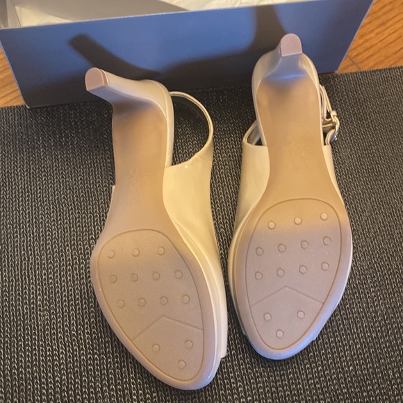 NWOT Lifestride taupe heels size 7 1/2 - Picture 5 of 8